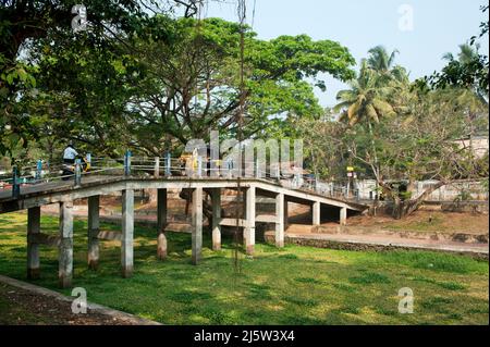 Brücke zu überqueren Kanal bei Alappuzha Staat Kerala Indien Stockfoto