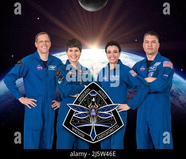 Foto Datum: 1. März 2022 Ort: Gebäude 8, Raum 183 (Fotostudio). Thema: SpaceX Crew-4 Porträt mit NASA-Astronauten Robert Hines, Jessica Watkins, Kjell Lindgren und ESA-Astronautin Samantha Cristoforetti. Fotografen: Joshua Valcarcel, Robert Markowitz und Norah Moran Stockfoto