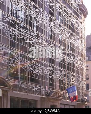 Fassade des Ministère De La Culture mit einem geformten Gitter bedeckt Stockfoto