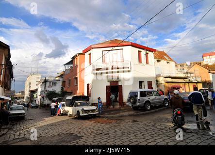 Spaziergang durch ein altes Viertel im Zentrum von Antananarivo, Madagaskar. Stockfoto