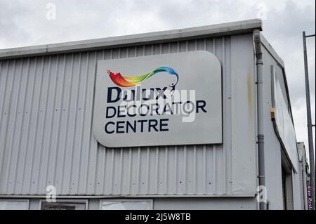 Derry, Großbritannien, 13. April 2022: Dulux Decorator Center in Derry, Nordirland Stockfoto