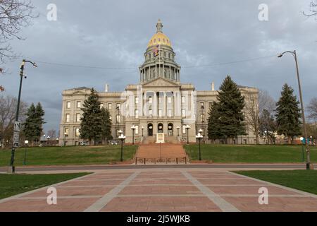 Colorado State Capitol Building, Denver, Colorado, USA mit Goldkuppel in der Dämmerung. Stockfoto