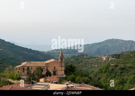 convento dei carmelitani calzati a San Piero Patti, Gemeinde in der Provinz Messina sui monti Nebrodi Stockfoto