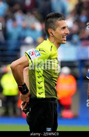 EMPOLI, ITALIEN - 24. APRIL: Livio Marinelli Schiedsrichter, während der Serie Ein Spiel zwischen Empoli FC und SSC Napoli im Stadio Carlo Castellani am 24. April 2022 in Empoli, Italien. (Foto nach MB-Medien) Stockfoto