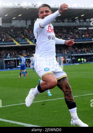 EMPOLI, ITALIEN - 24. APRIL: Lorenzo Insigne von SSC Napoli feiert nach seinem Tor, während der Serie Ein Spiel zwischen Empoli FC und SSC Napoli im Stadio Carlo Castellani am 24. April 2022 in Empoli, Italien. (Foto nach MB-Medien) Stockfoto