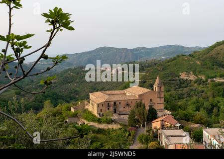convento dei carmelitani calzati a San Piero Patti, Gemeinde in der Provinz Messina sui monti Nebrodi Stockfoto