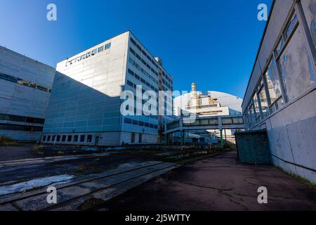 Der 22. Oktober 2021, ein Blick auf die riesige sichere Kuppel, die den Sarkophag über dem beschädigten Tschernobyl-Reaktor Nr. 4 im verlassenen terri versiegelt Stockfoto