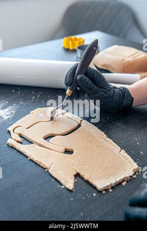 Nahaufnahme, der Prozess der Herstellung von handgefertigten Lebkuchen. Stockfoto