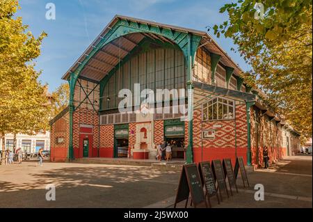 Les Halles, der Indoor-Markt von Saint-Jean-de-Luz, Region Basquze, Frankreich Stockfoto