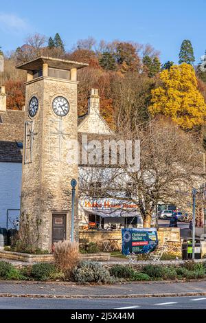 Herbst in den Cotswolds - die kleine Stadt Nailsworth in den Stroud Valleys, Gloucestershire, England Stockfoto