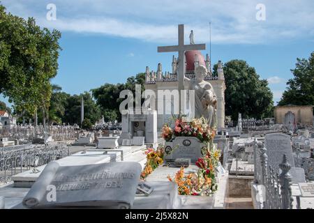 Das berühmteste Grab auf dem Friedhof von Colon (und sicherlich das am meisten besuchte) ist das von La Milagrosa (die wundersame Dame), Amelia Goyri de ADOT. Das ceme Stockfoto