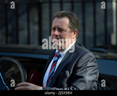 Downing Street, London, Großbritannien. 26. April 2022. Mark Spencer MP, Lord President of the Council, Leader of the Commons in Downing Street für wöchentliche Kabinettssitzung zur Diskussion der Lebenshaltungskosten-Krise. Quelle: Malcolm Park/Alamy Live News. Stockfoto