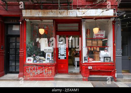 Albanese Meats & Poultry, 238 Elizabeth St, New York, NYC Foto von einer Metzgerei in Manhattans Little Italy. Stockfoto