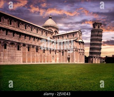 IT - TOSKANA: Kathedrale Santa Maria Assunta und Schiefer Turm, Piazza del Duomo in Pisa Stockfoto