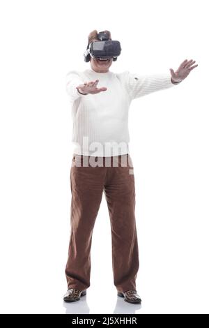 Erwachsene männlich suchen mit Interesse durch virtuelle Realität Brille Stockfoto