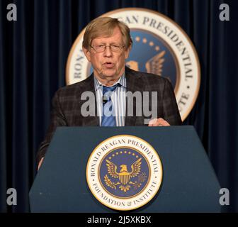 Simi Valley, Kalifornien, USA. 25. April 2022. TED OLSON, ehemaliger Generalsolizist der USA, spricht während der ersten Veranstaltung der Reagan Book Club Series in der Reagan Presidential Library mit dem ehemaligen US-Generalbundesanwalt Bill Barr. (Bild: © Brian Cahn/ZUMA Press Wire) Stockfoto