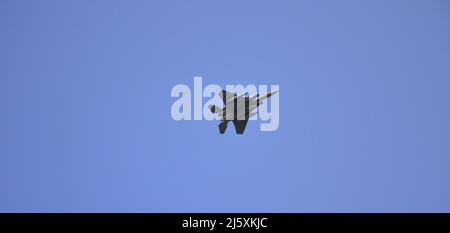 Eine US-Luftwaffe oder USAF Mc Donnell Douglas F-15 Eagle, ein Kampfjet, der 48. Operations Group (48 OG), der fliegenden Komponente des 48. Fighter Wing, der über den Lake District, Cumbria, England, Vereinigtes Königreich fliegt. Im Februar schickte die USAF Düsenjäger dieser Art von der RAF Lakenheath in Suffolk nach Polen, um „die Bereitschaft und die Abschreckung und Verteidigung der Alliierten zu stärken“, während sich die Ukraine-Krise verschlechterte. Stockfoto