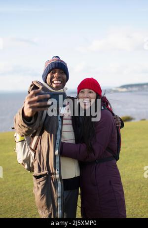 Glückliches Paar, das Selfie macht Stockfoto