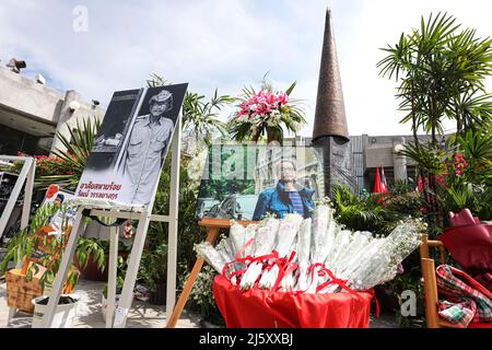 (4/24/2022) People of October 1976 and the Wanlayangkoon family Organized a memorial service and remembrance of Wat Wanlayangkoon at the October 14 Memorial after his death on March 21, 2022 in Paris, France. without returning to Thailand due to political asylum following the coup by General Prayut Chan-o-cha and was charged with lese majeste (Criminal Law Section 112), in which he was one of the survivors of the October 6, 1976 massacre at Thammasat University and Escaping the political dangers into the forest to join the Communist Party of Thailand under the name Comrades Roi and had the opp Stockfoto