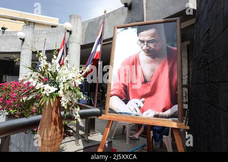 (4/24/2022) People of October 1976 and the Wanlayangkoon family Organized a memorial service and remembrance of Wat Wanlayangkoon at the October 14 Memorial after his death on March 21, 2022 in Paris, France. without returning to Thailand due to political asylum following the coup by General Prayut Chan-o-cha and was charged with lese majeste (Criminal Law Section 112), in which he was one of the survivors of the October 6, 1976 massacre at Thammasat University and Escaping the political dangers into the forest to join the Communist Party of Thailand under the name Comrades Roi and had the opp Stockfoto