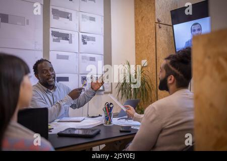 Designer im Gespräch Stockfoto