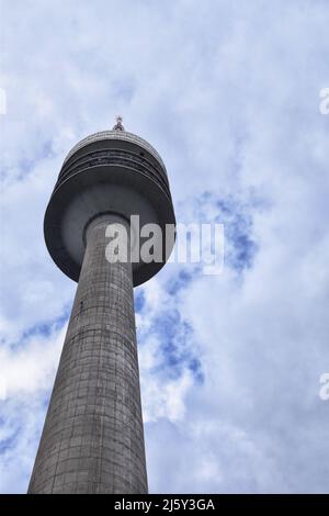 Olympiaturm im Olympiapark in München, Bayern, Deutschland. September 2021 Stockfoto