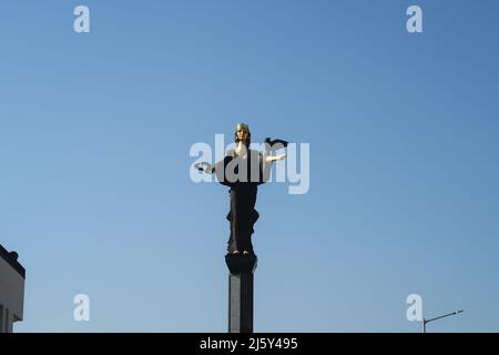 Die Statue von Sveta Sofia auf dem St. Nedelya Platz in Sofia, Bulgarien 2021 Stockfoto