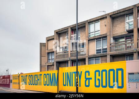 Hyde Park Flats, von denen einige noch renoviert werden, Sheffield. Stockfoto