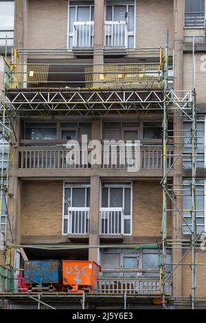 Hyde Park Flats, von denen einige noch renoviert werden, Sheffield. Stockfoto