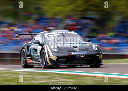 Imola, Italien. 23. April 2022. #13 Evan Spenle (F, CLRT), Porsche Mobil 1 Supercup beim Autodromo Enzo e Dino Ferrari am 23. April 2022 in Imola, Italien. (Foto von HIGH TWO) Quelle: dpa/Alamy Live News Stockfoto