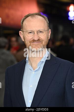 Foto muss gutgeschrieben werden ©Alpha Press 079965 12/04/2022 Mark Gatiss Operation Minzemeat UK Premiere auf dem Curzon Mayfair London Stockfoto