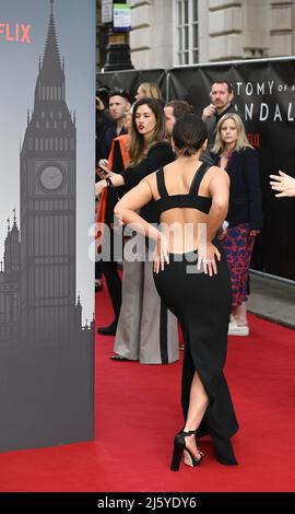 Foto muss gutgeschrieben werden ©Alpha Press 079965 14/04/2022 Naomi Scott Anatomie Eines Skandals Weltpremiere in London Stockfoto