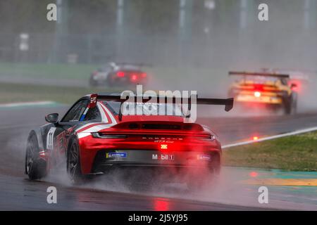 Imola, Italien. 24. April 2022. #11 Clement Mateu (F, CLRT), Porsche Mobil 1 Supercup beim Autodromo Enzo e Dino Ferrari am 24. April 2022 in Imola, Italien. (Foto von HIGH TWO) Quelle: dpa/Alamy Live News Stockfoto