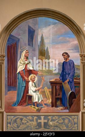 La Sacra Famiglia nella bottega di Giuseppe falegname - affresco - Cesare Secchi - 1935 - Guzzafame (Lodi) ,Italia,chiesa parrocchiale dei SS.Pietro Stockfoto