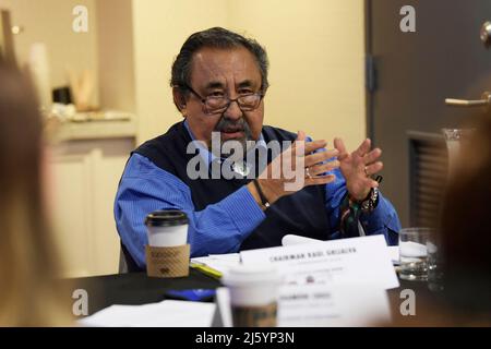 26 26 2022. April 2022, Washington, District of Columbia, USA: DER US-Kongressabgeordnete RAUL GRIJALVA (D-AZ) spricht heute im Capitol Hill Hotel in Washington DC, USA, während eines Pressegesprächs über Klimaschutz und die Energiewende, die für die lateinamerikanischen Wähler zu einer Priorität geworden sind. (Bild: © Lenin Nolly/ZUMA Press Wire) Stockfoto