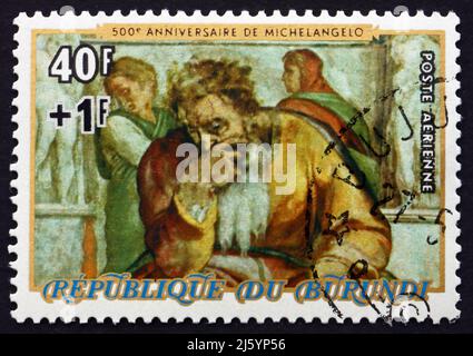 BURUNDI - UM 1975: Eine in Burundi gedruckte Briefmarke zeigt den Propheten Jeremia, Gemälde aus der Sixtinischen Kapelle, von Michelangelo, um 1975 Stockfoto