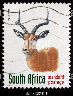 SÜDAFRIKA - UM 1998: Eine in Südafrika gedruckte Briefmarke zeigt Impala, Aepyceros Melampus, Antelope, um 1998 Stockfoto