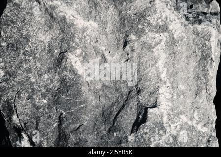 Felsoberfläche mit Kanten und Schatten in Nahaufnahme Stockfoto