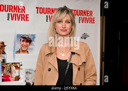 Frankreich. 25. April 2022. Pauline Lefevre bei der Vorschau des Dokumentarfilms über Claude Lelouch: Tourner pour vivre, am 25. April 2022 im Kino des Cineastes in Paris, Frankreich. (Foto: Lionel Urman/Sipa USA) Quelle: SIPA USA/Alamy Live News Stockfoto