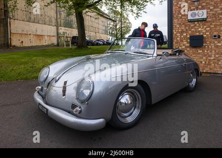 1958 Porsche 356A/1600 Speedster ‘416 UXS’ auf der April Scramble im Bicester Heritage Center am 23.. April 2022 zu sehen Stockfoto