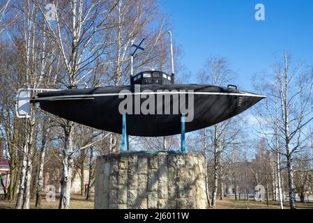 GATCHINA, RUSSLAND - 17. APRIL 2022: Denkmal der ersten russischen U-Boot-Nahaufnahme. Gatchina Stockfoto