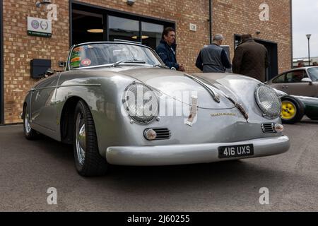 1958 Porsche 356A/1600 Speedster ‘416 UXS’ auf der April Scramble im Bicester Heritage Center am 23.. April 2022 zu sehen Stockfoto