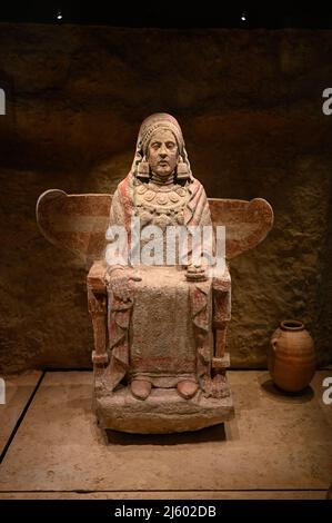 Lady of Baza. Skulptur und Waren aus Grab 155 in Baza, Granada. Das Nationale Archäologische Museum (MAN), in dem eines der weltweit größten museen untergebracht ist Stockfoto