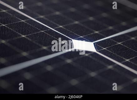Fotovoltaik-Nahaufnahme, Struktur des Solarzellenmoduls. Stockfoto