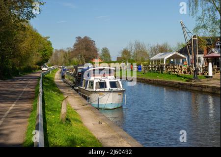 Narrow Boats in Fradley Junction, Staffordshire, England Stockfoto