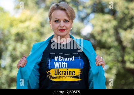 Rom, Italien. 26. April 2022. Die ukrainische Schauspielerin Irma Vitovska posiert während der Fotozelle ‘Koza Nostra' in Rom. Kredit: SOPA Images Limited/Alamy Live Nachrichten Stockfoto