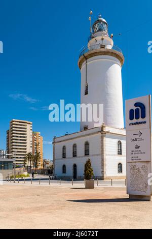 Der Leuchtturm des Hafens von Malaga. Die Arbeiten begannen 1816 und wurden ein Jahr später, zu Zeiten Ferdinands des 7., abgeschlossen. Stockfoto