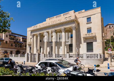 Das Gebäude der Bank of Spain in Malaga. Ein neoklassizistisches Gebäude, das von dem Architekten Josê Yarnoz zwischen 1933 und 1936 entworfen wurde. Stockfoto