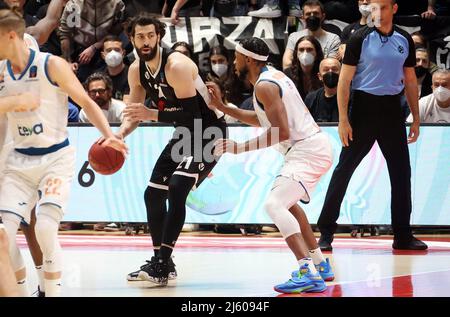 Bologna, Italien. 26. April 2022. Tornike Shengelia (Segafredo Virtus Bologna) während des Viertelfinalmeisterschaften-Eurocup-Spiels Segafredo Virtus Bologna gegen. Ratiopharm Ulm im Sportpalast Paladozza - Bologna, 26. April 2022 Quelle: Independent Photo Agency/Alamy Live News Stockfoto