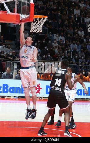 Bologna, Italien. 26. April 2022. Nicolas Bretzel (Ratiopharm Ulm) beim Viertelfinale der Eurocup-Meisterschaft Segafredo Virtus Bologna gegen. Ratiopharm Ulm im Sportpalast Paladozza - Bologna, 26. April 2022 Quelle: Independent Photo Agency/Alamy Live News Stockfoto